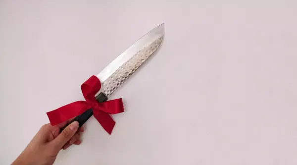 Почему нельзя дарить ножи: суеверия и приметы