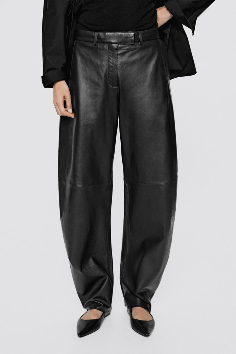 Massimo Dutti Брюки Barrel Fit из натуральной кожи наппа - Limited Edition, черный