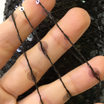 Lustrosa; крупные 6 mm и мелкие 3 mm полупрозрачные пайетки на хлопке; длина нити: около 200м/100гр; цвет нити: тёмный графит, пайетки полупрозрачные в цвет нити. MPo