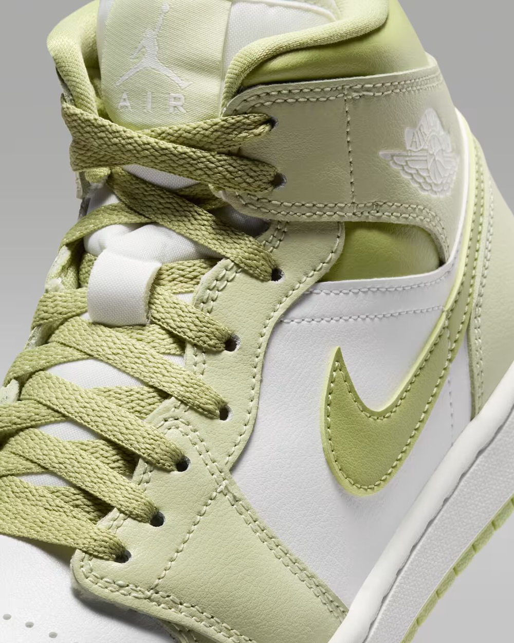 Air Jordan 1 Mid Женская обувь - NIKE
