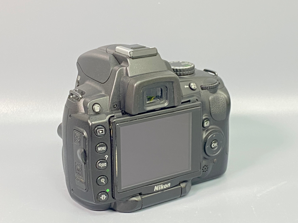 Nikon D5000 14500 кадров