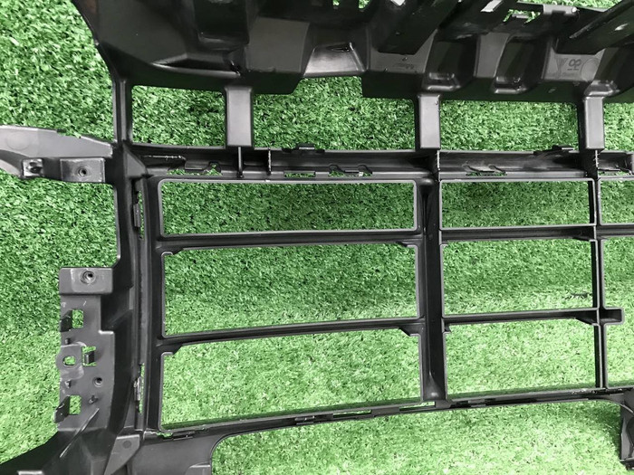 Решетка переднего бампера Porsche Cayenne 3 17-23