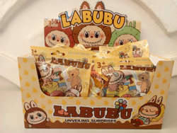Коллекционная игрушка + карточка "Mini Labubu"