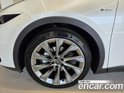 Toyota Crown 2.5 4WD Hybrid — 2025
