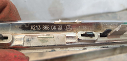 Молдинг решетки радиатора Mercedes E (W213) 16-20 Б/У Оригинал A2138880473