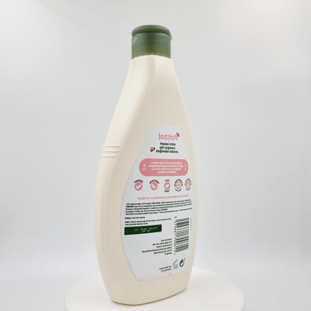 Johnsons Лосьон Naturally Sensitive для детей и взрослых с маслом ши и алоэ вера, без отдушки, 395 мл (Италия)