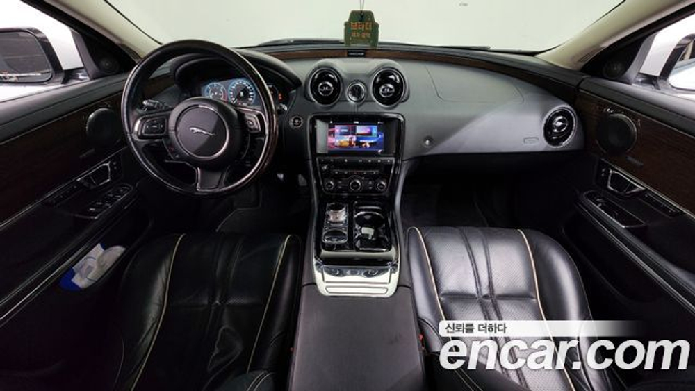 Jaguar All New XJ 3.0D LWB — 2016