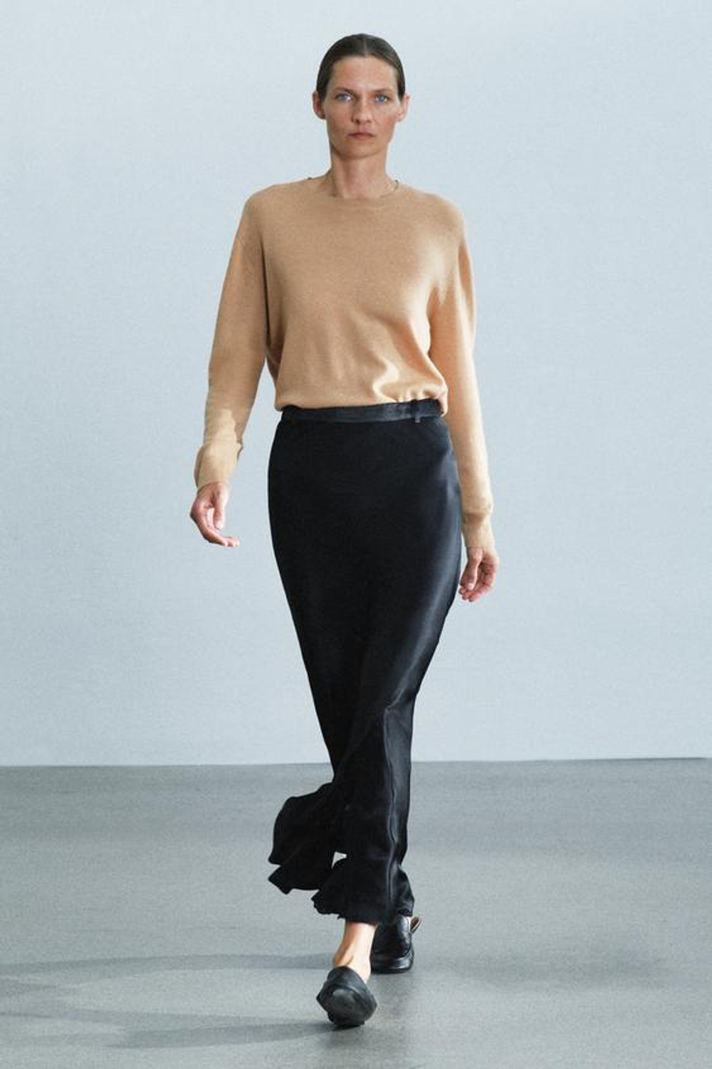 ZARA ДЛИННАЯ АТЛАСНАЯ ЮБКА С КЛИНЬЯМИ — ZW COLLECTION, ЧЕРНЫЙ