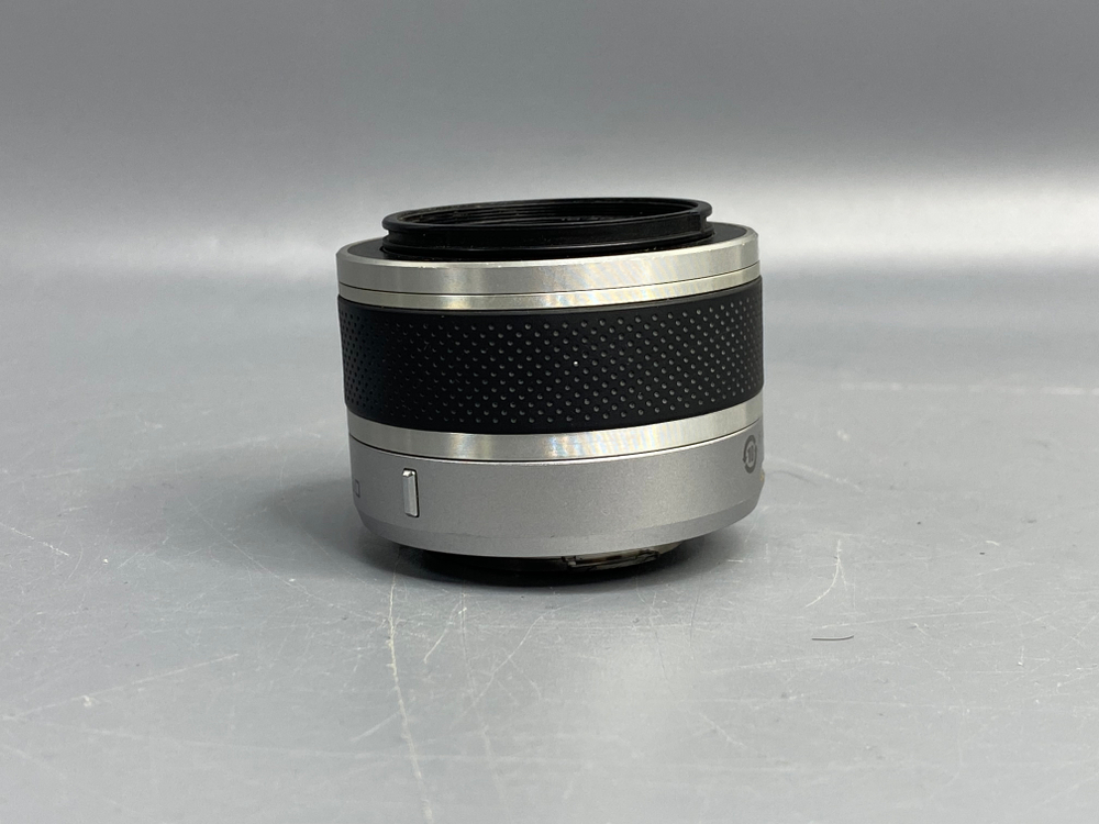 Nikon 1 J5 Kit 10-30mm F/3.5-5.6 VR PD-Zoom, объектив не работает