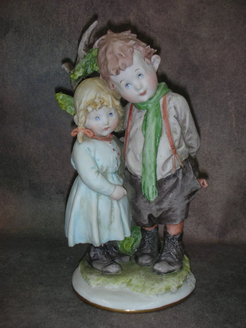 Статуэтка. Фарфор. Брат и сестра. Capodimonte. Италия