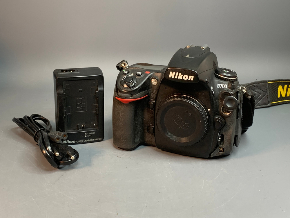 Nikon D700 Body 128.900 кадров