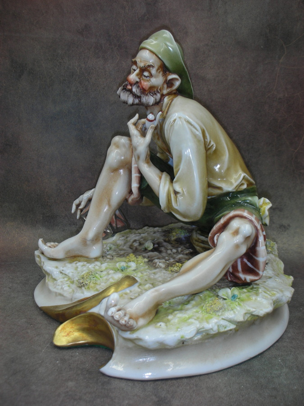 Статуэтка. Фарфор. Ранняя рыбалка. Capodimonte. Италия