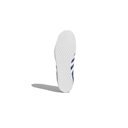alt="Культовая gum-подошва и нубуковая текстура на adidas Gazelle BB5478"
