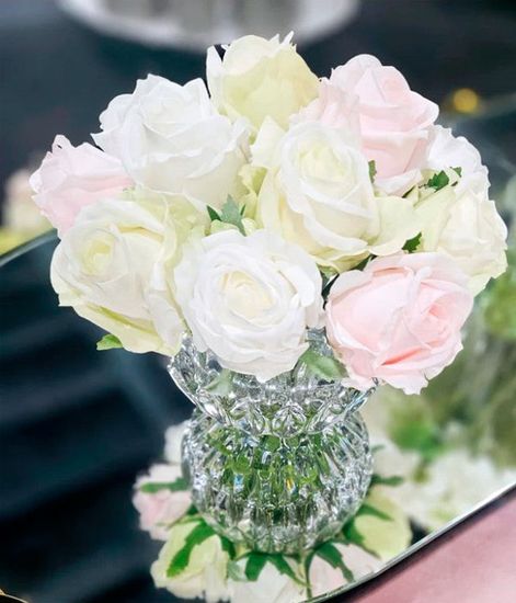 Букет из бутонов роз, розовых, зеленых и белых Charente Rose & Rose Petal, Cote Noire