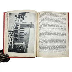 Михайлов А. Группировки советской архитектуры. М.; Л.: ИЗОГИЗ, 1932.