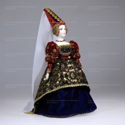 Сувенирная кукла в костюме позднего средневековья