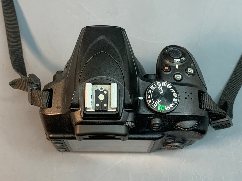 Nikon D3400 Kit AF-P DX 18-55mm G VR 9.500 кадров