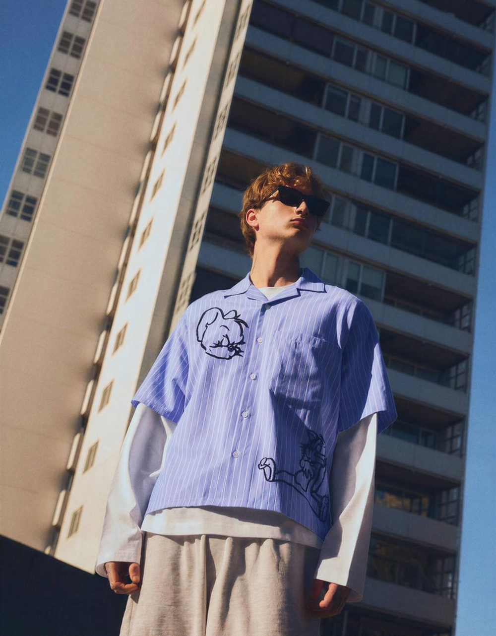 BERSHKA Рубашка с коротким рукавом «Tom & Jerry», светло-голубой