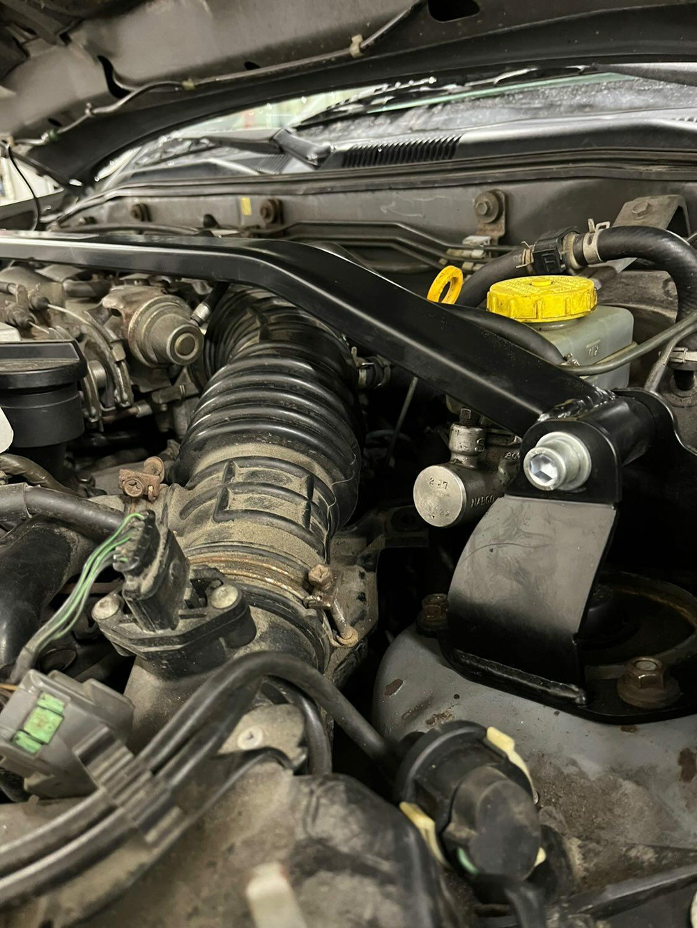 Распорка передних стоек Nissan Pathfinder R50, Nissan Terrano RR50, infiniti QX 4 (I-ого поколения) (ПОД ЗАКАЗ)