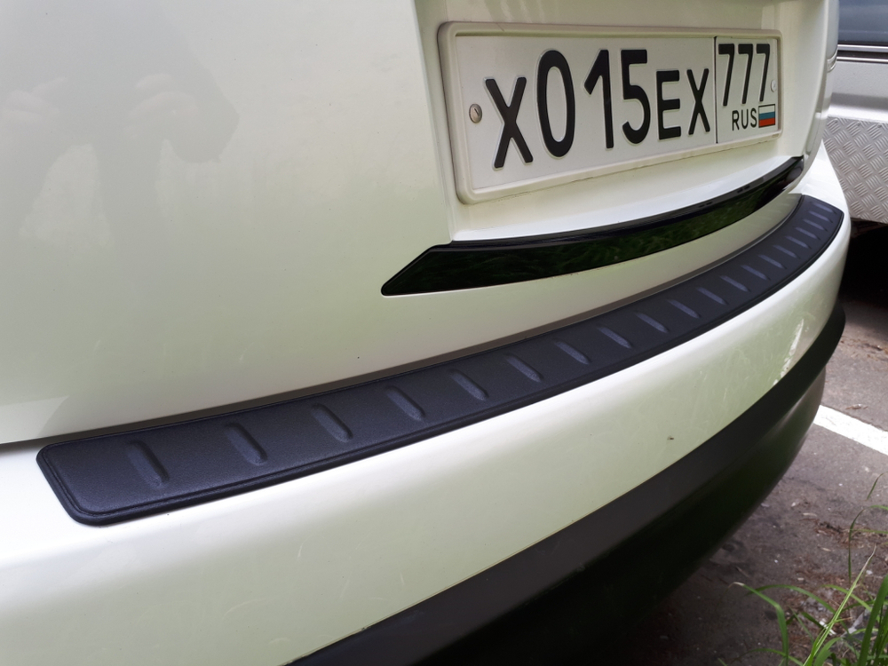 Накладка на бампер Черная Infiniti Qx70 S51