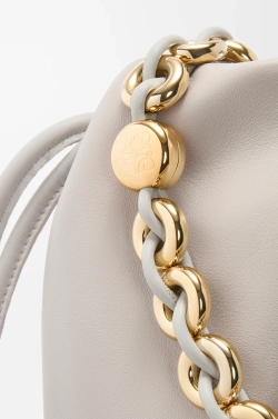 Loewe Большая сумка Flamenco из мягкой кожи ягненка наппа, жемчужно-серый