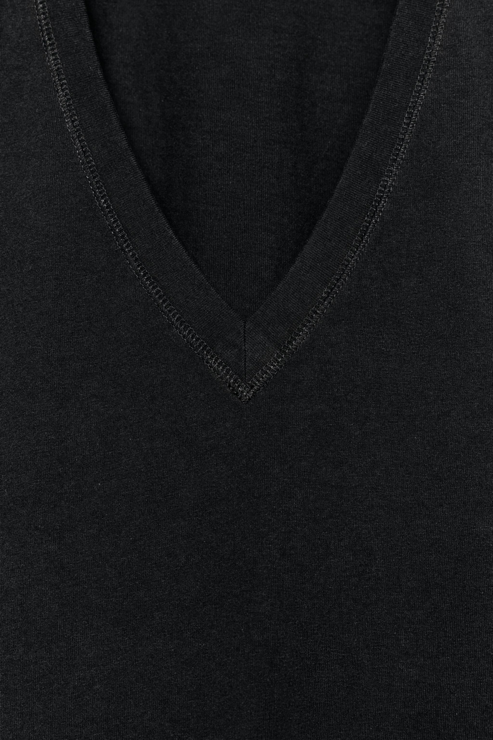 ХЛОПКОВАЯ ФУТБОЛКА С V-ОБРАЗНЫМ ВЫРЕЗОМ — ZARA