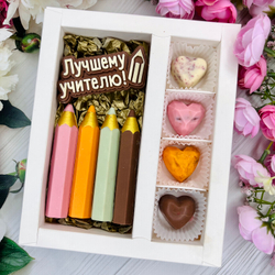 Шоколадный набор "Лучшему учителю. Карандаши»: шоколадка-надпись и 4 конфеты ручной работы