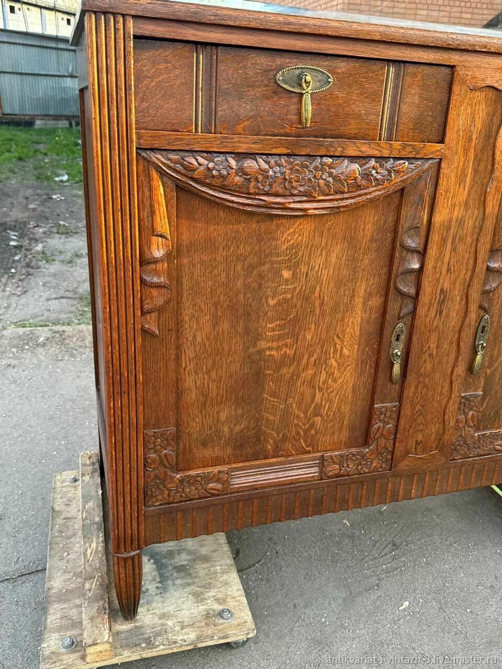 Старинный комод с зеркалом