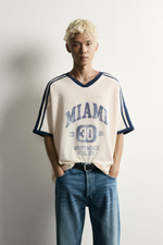 ФУТБОЛКА RELAXED FIT С ПРИНТОМ В СТИЛЕ РЕТРО — ZARA