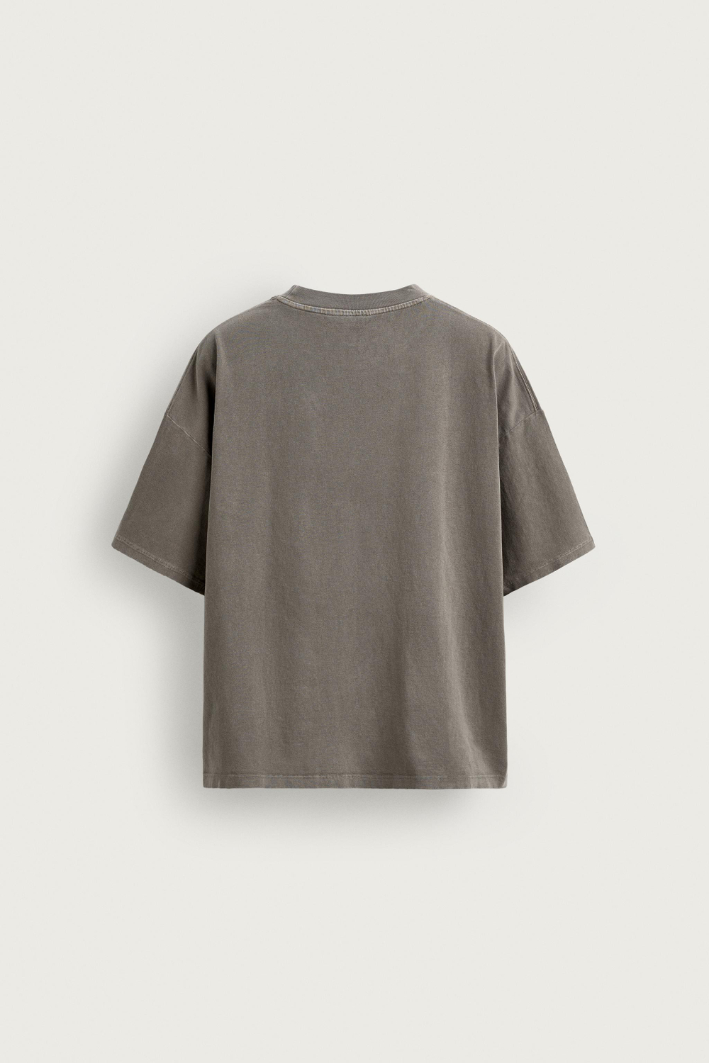 БАЗОВАЯ ФУТБОЛКА RELAXED FIT С ЭФФЕКТОМ ПОТЕРТОСТИ — ZARA