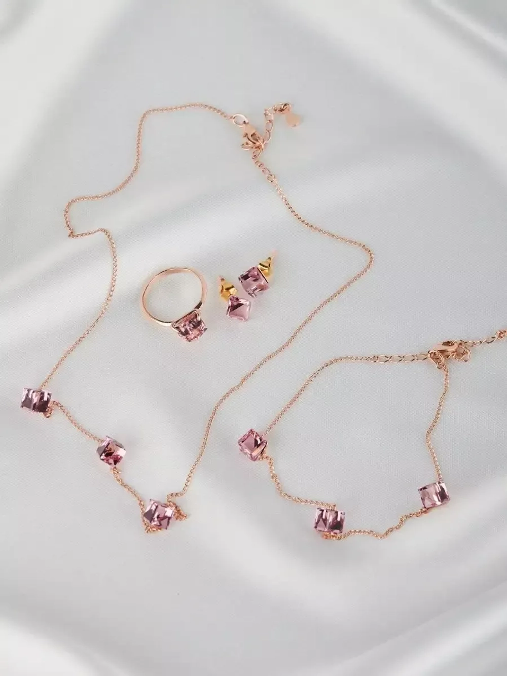 Серьги-гвоздики Миражи с розовыми кристаллами-кубиками Swarovski