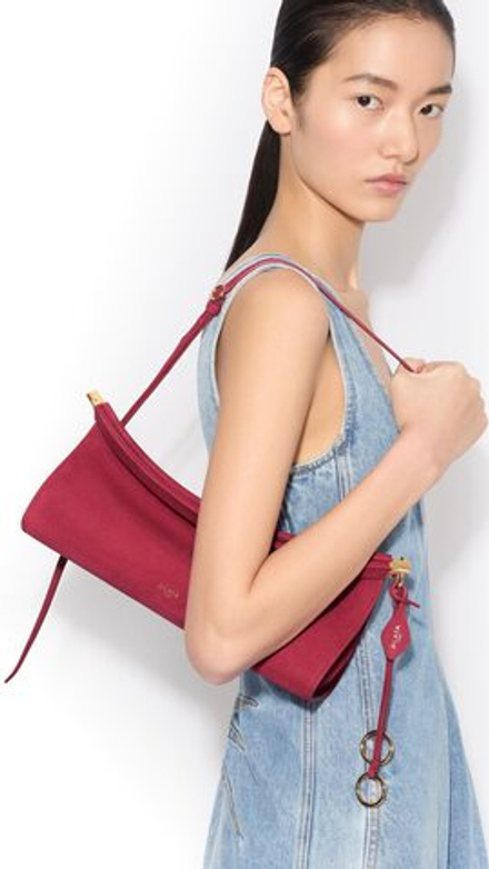ALAÏA СУМКА LE CLICK EAST WEST ИЗ НАТУРАЛЬНОЙ КОЖИ, МАЛИНОВЫЙ