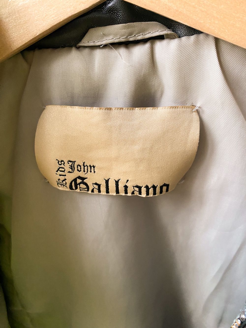 Кожаная куртка John Galliano, 140