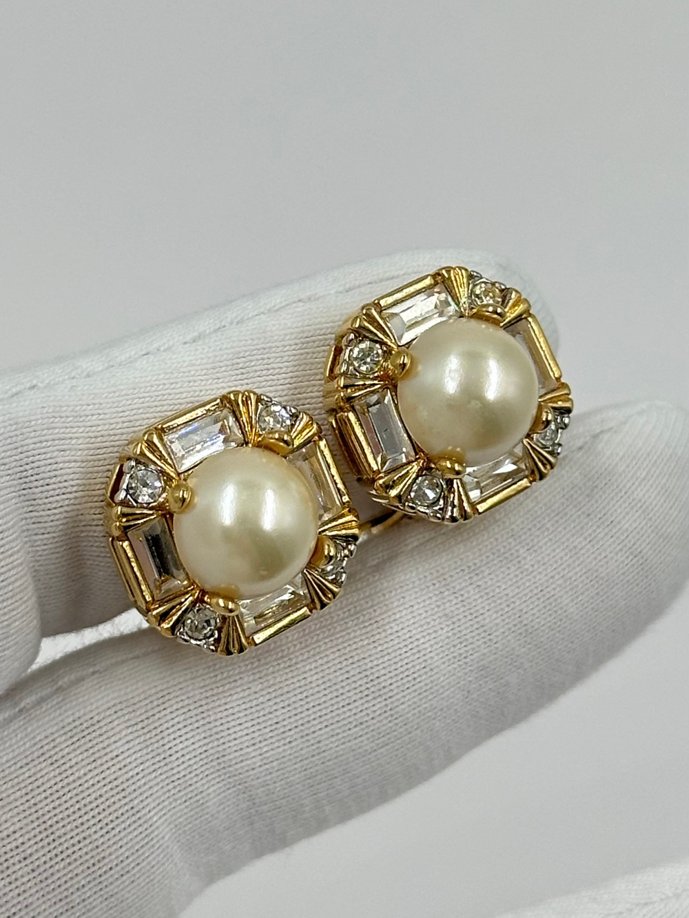 Клипсы с «жемчугом» и кристаллами Nina Ricci