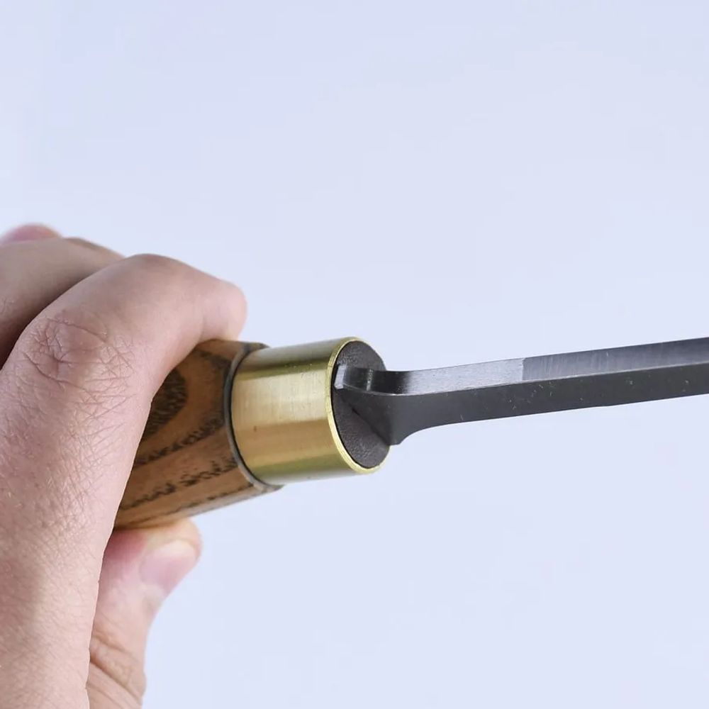 Долото ПЕТРОГРАДЪ серия Двина ширина режущей кромки 4 мм, угол заточки 30 гр, длина клинка 120 мм, общая длина 215 мм М00020613