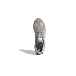 alt="Кроссовки adidas Retropy E5 арт. Q47101 с сетчатым верхом и замшевыми накладками вид спереди"