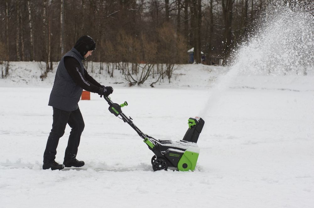 Аккумуляторный снегоуборщик Greenworks GD82STK5, 2602507UС ,82v, 56 см, c АКБ 2x2.5Aч и ЗУ