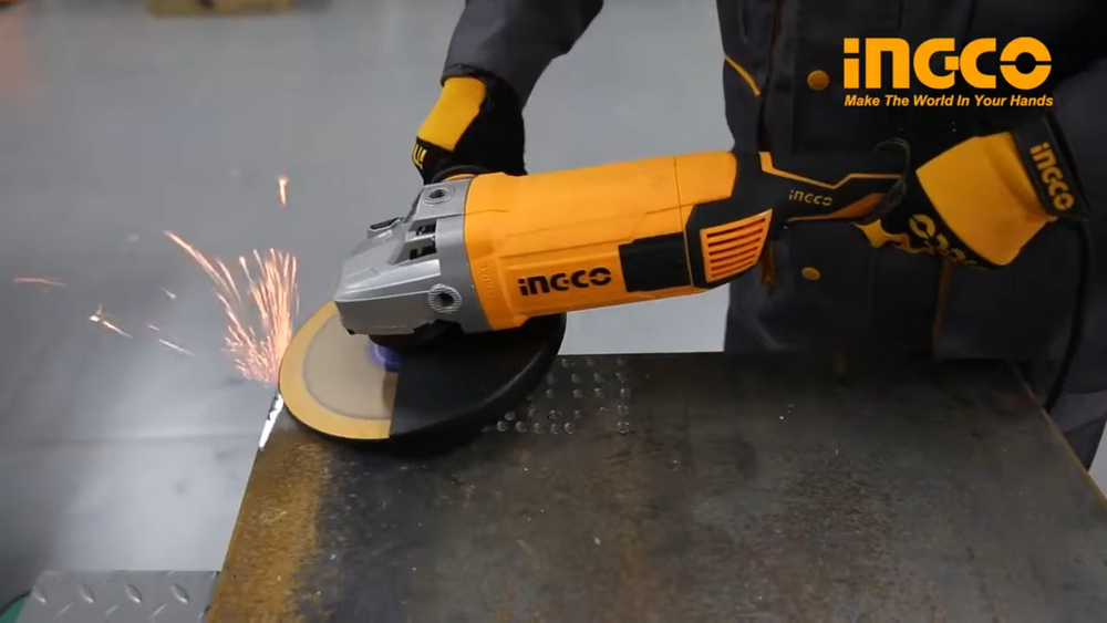 Угловая шлифовальная машина (УШМ) INGCO AG24008 INDUSTRIAL 230 мм 2,4 кВт