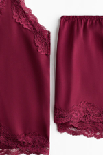 Пижама из атласа с кружевной тесьмой - H&M