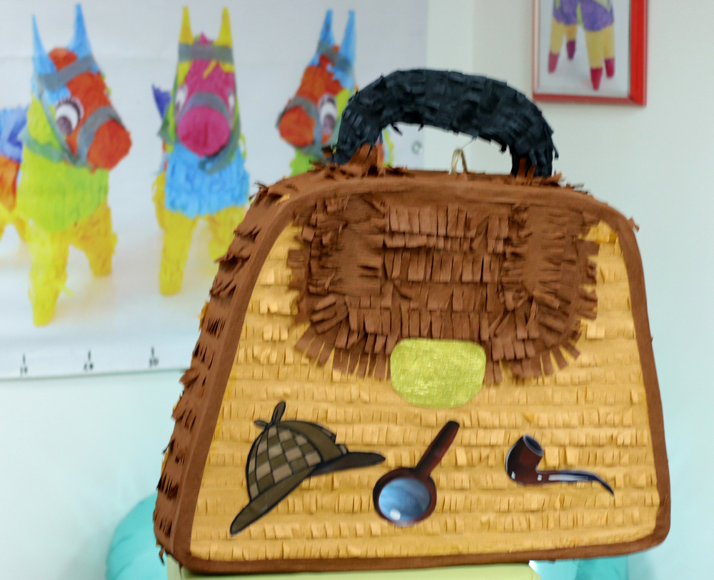 Пиньята на тему Шерлок Холмс - Мир-Пиньята - mir-pinata.ru