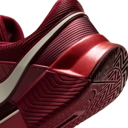 Мужские кроссовки теннисные Nike Zoom GP Challenge 1.5 Premium - team red/green spark/pale beige
