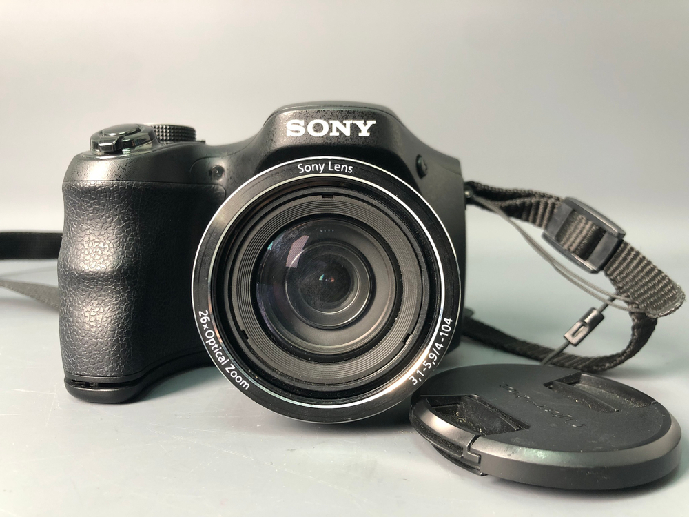 Sony Cyber-shot DSC-H200, отходит крышка батарейного отсека