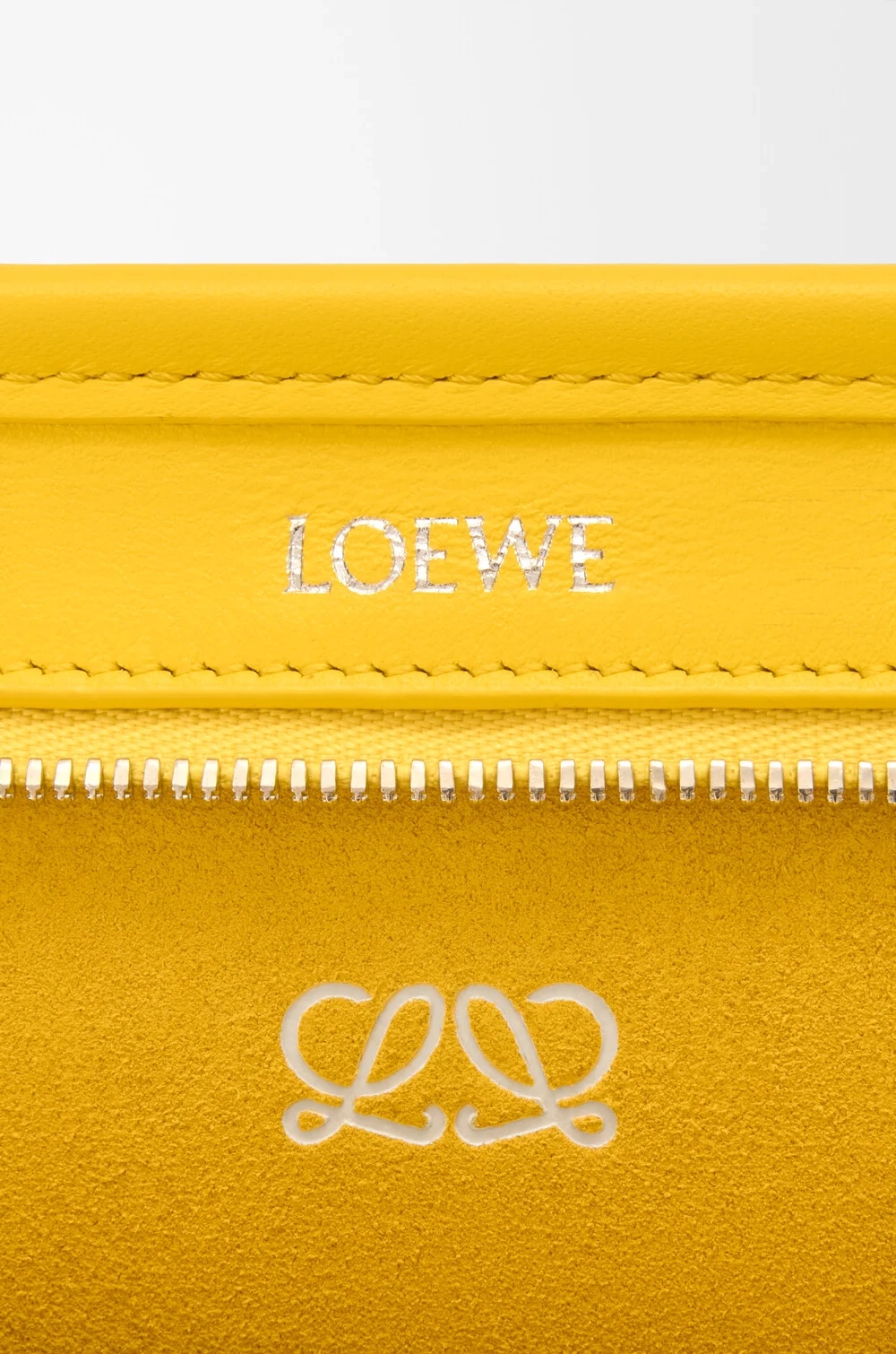 Loewe Мини-сумка Amazona 180 из мягкой телячьей кожи, желтый