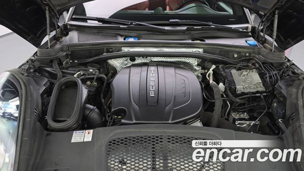 Porsche Macan 2.0 — 2021