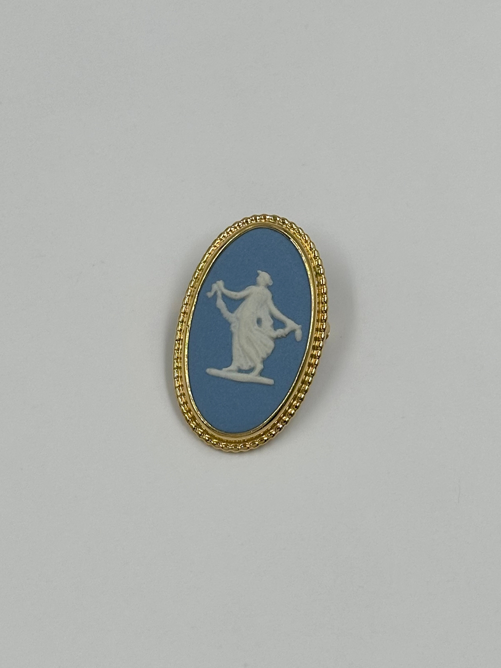 Брошь Wedgwood голубая