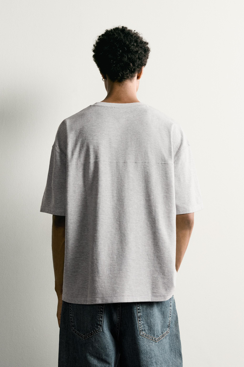 ФУТБОЛКА RELAXED FIT СО ШВОМ — ZARA