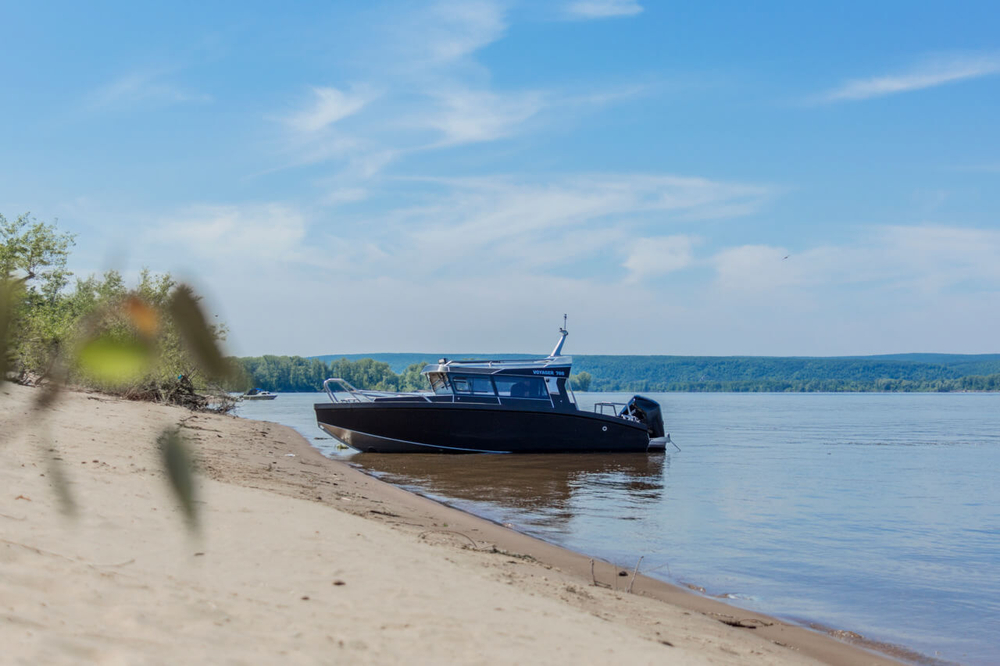 Катер Volzhanka VOYAGER 700 Cabin