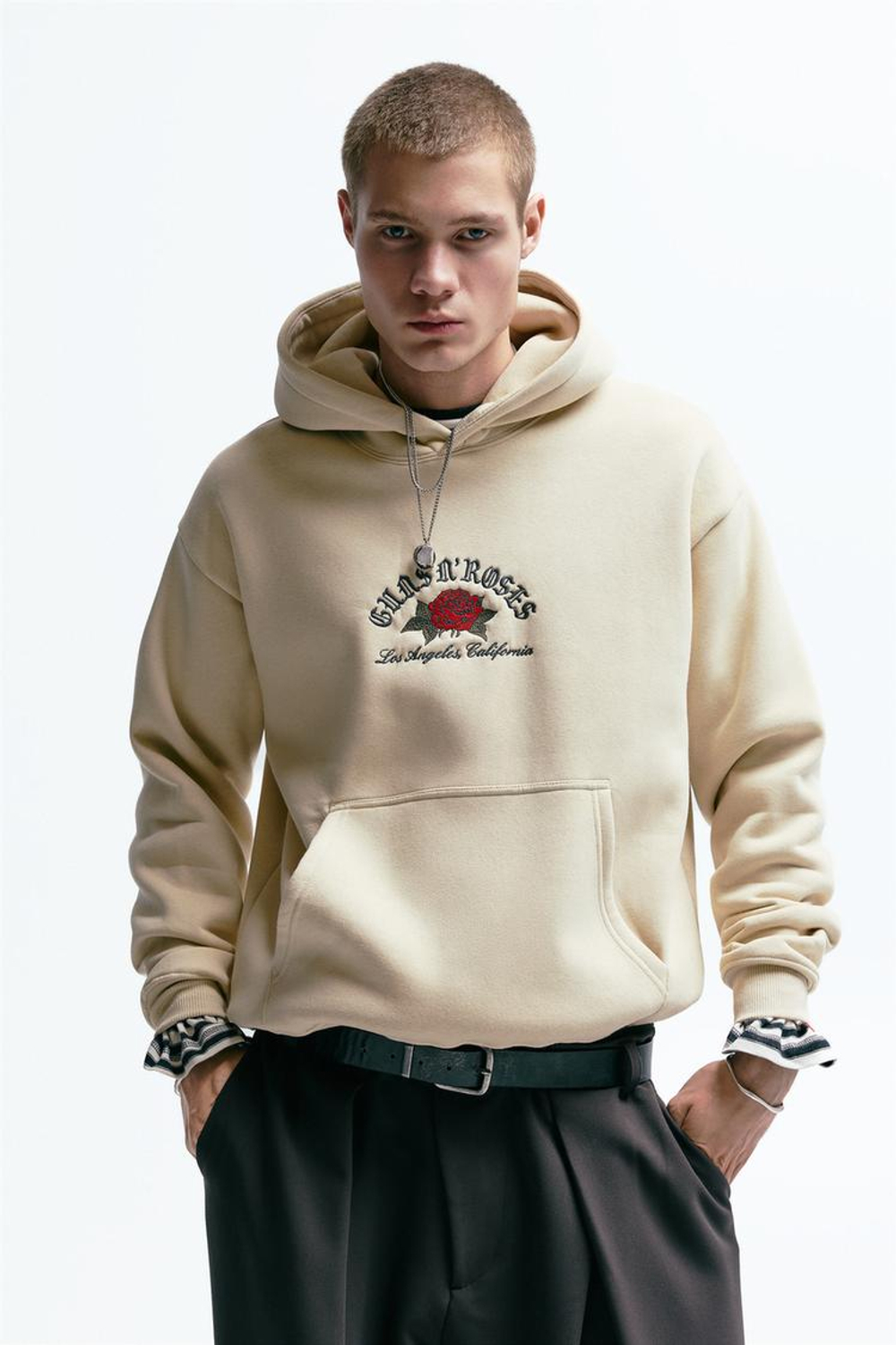 PULL&BEAR Толстовка с капюшоном Guns N' Roses, бежевый