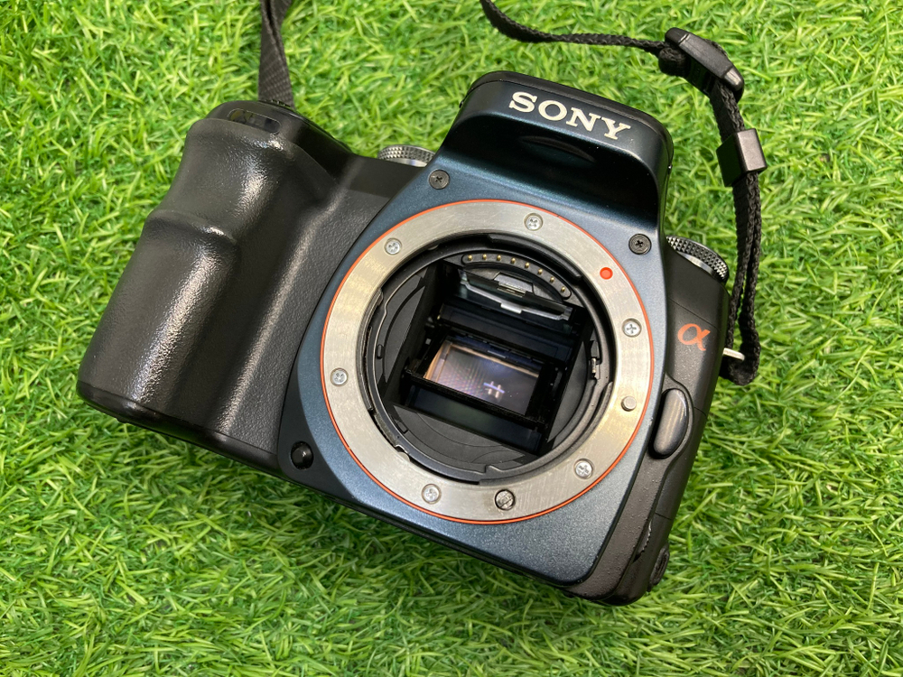 Sony A100 Kit 18-70mm DT 3.5-5.6