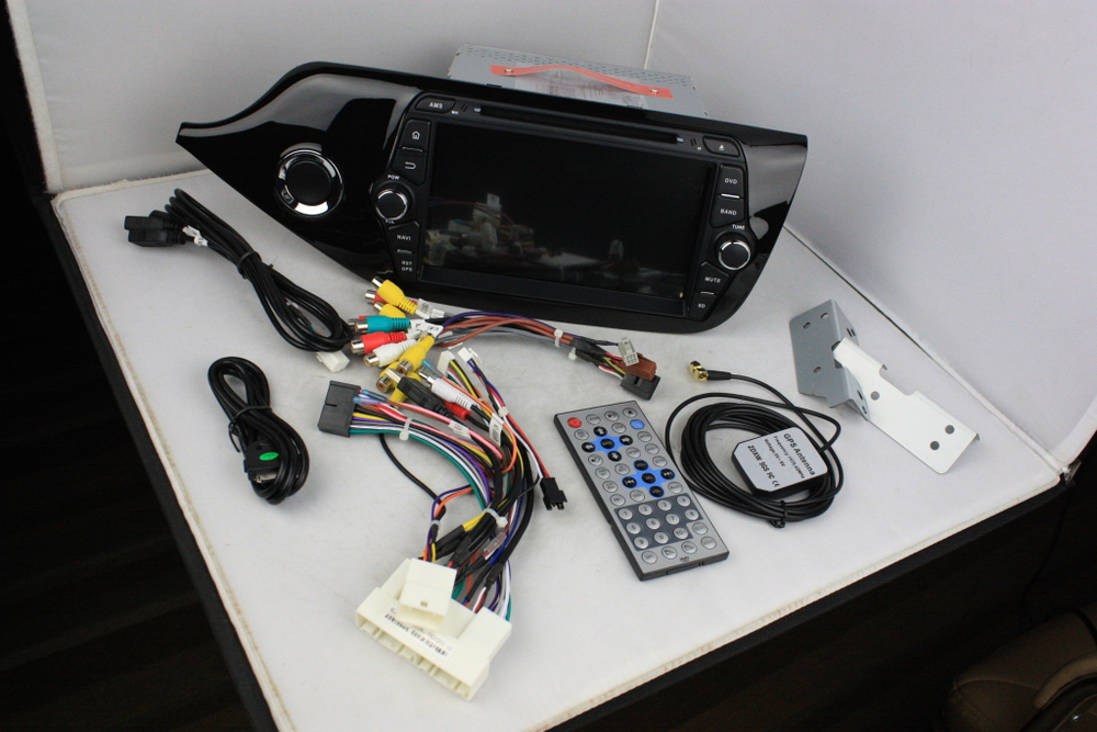 Установочный комплект для KIA Ceed II 2012+ (рамка глянец)  KUBERG KD-8055-P30